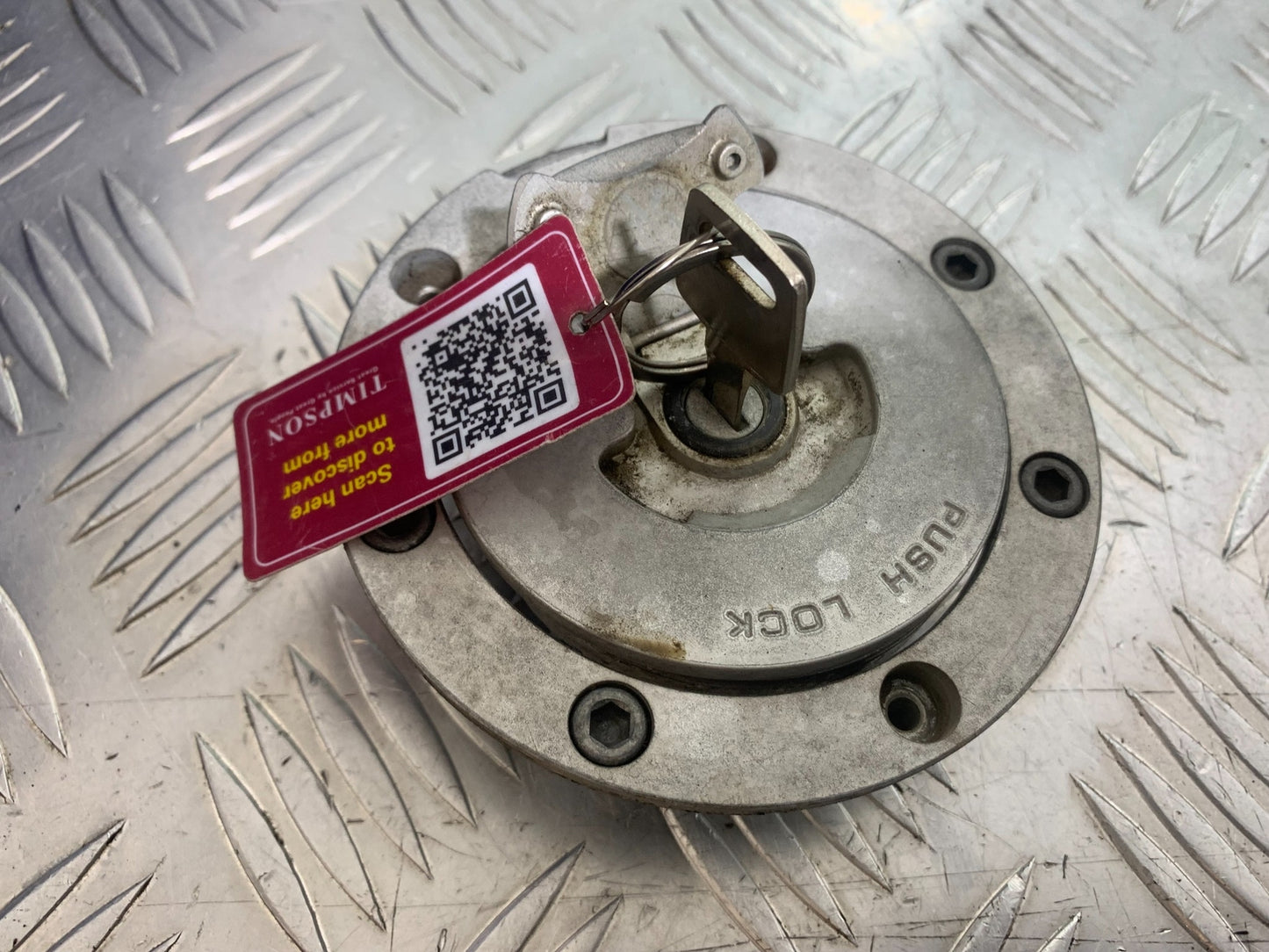HONDA VFR750 VFR 750 F PETROL CAP AND KEY   YEAR 1994-1997 (CMB1156)