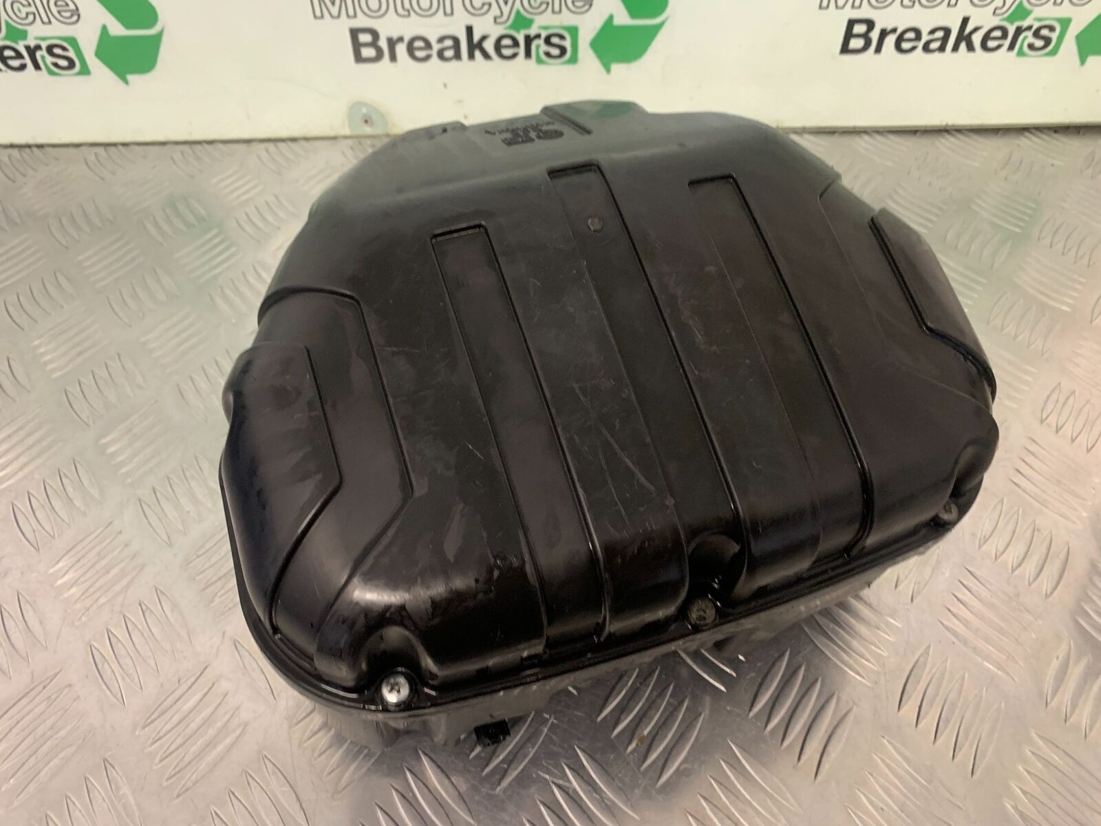 YAMAHA XJ6 XJ6-S AIRBOX   YEAR 2009-2015 (STOCK 991)