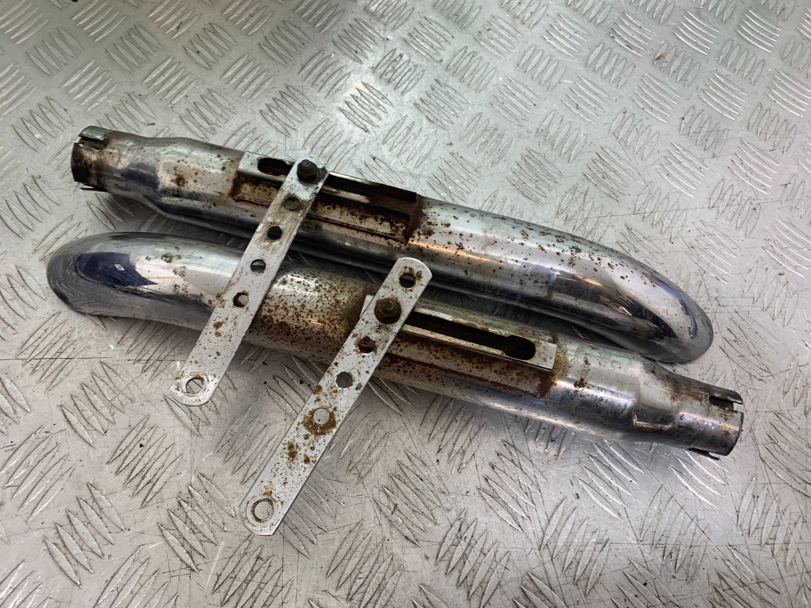 HONDA VT700 VT 700 SHADOW AFTERMARKET SILENCERS   YEAR 1984-85 (CMB1328)