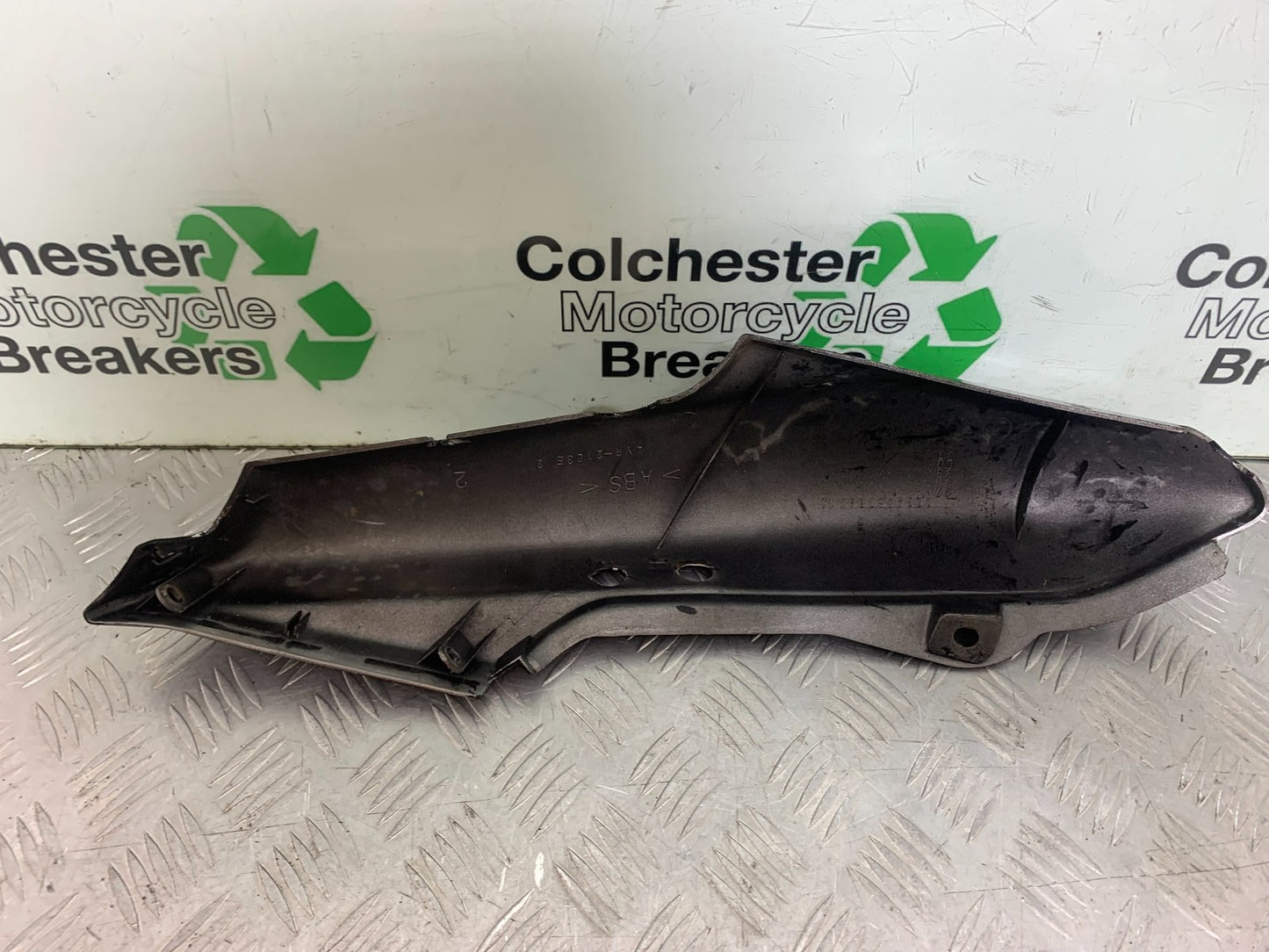 YAMAHA FZS600 FAZER 600 RIGHT TAIL PIECE  YEAR 1998-2001 (CMB1267)