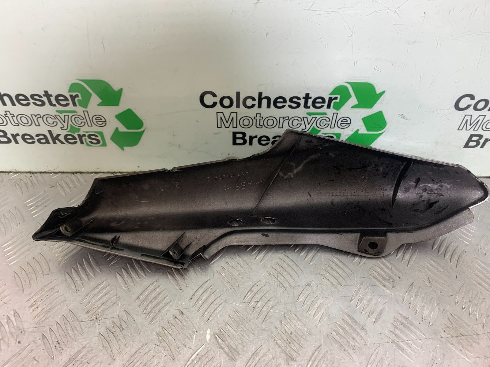 YAMAHA FZS600 FAZER 600 RIGHT TAIL PIECE  YEAR 1998-2001 (CMB1267)