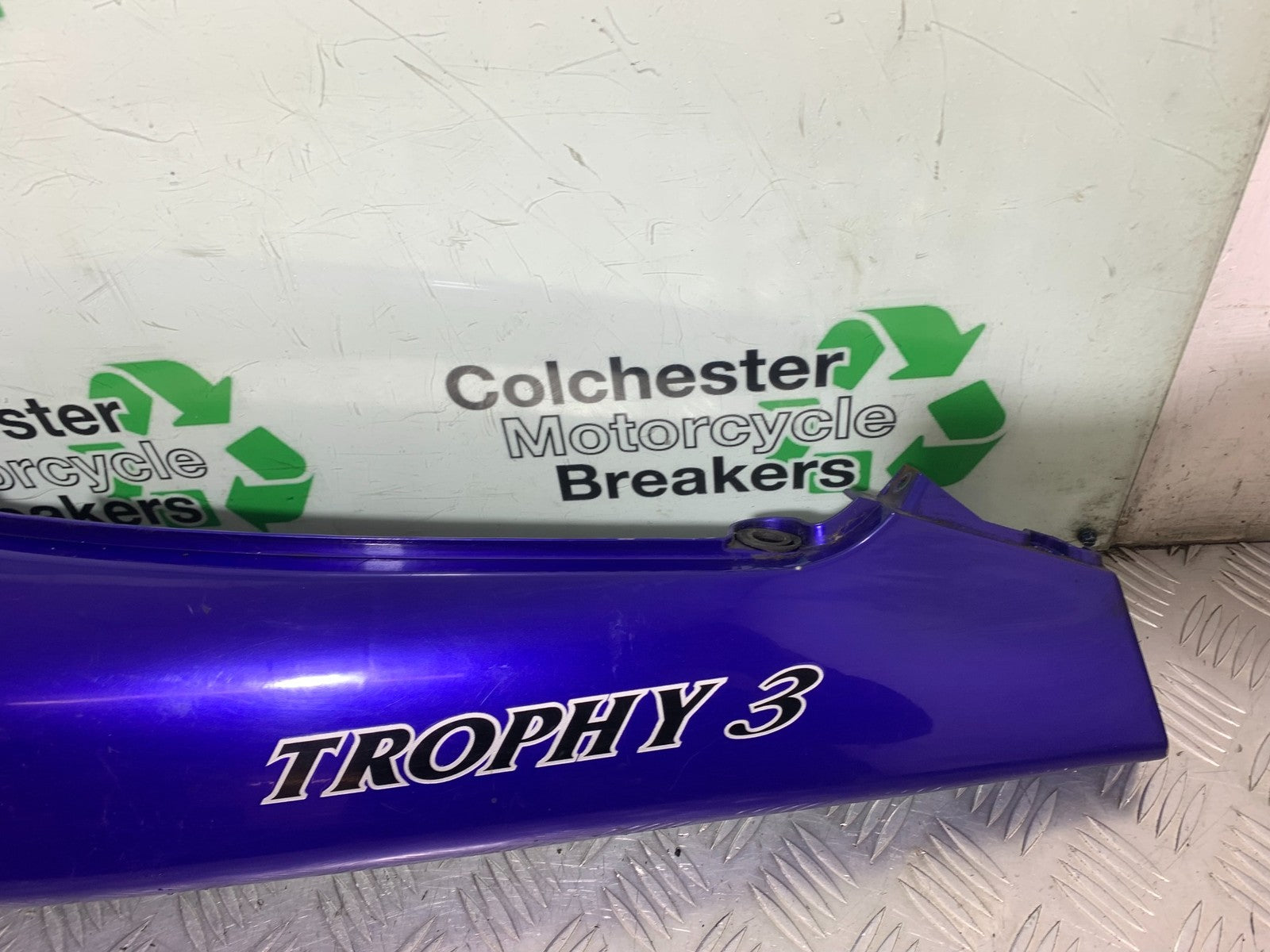 TRIUMPH TROPHY 900 LEFT SEAT PANEL   YEAR 1991-95 (CMB1251)