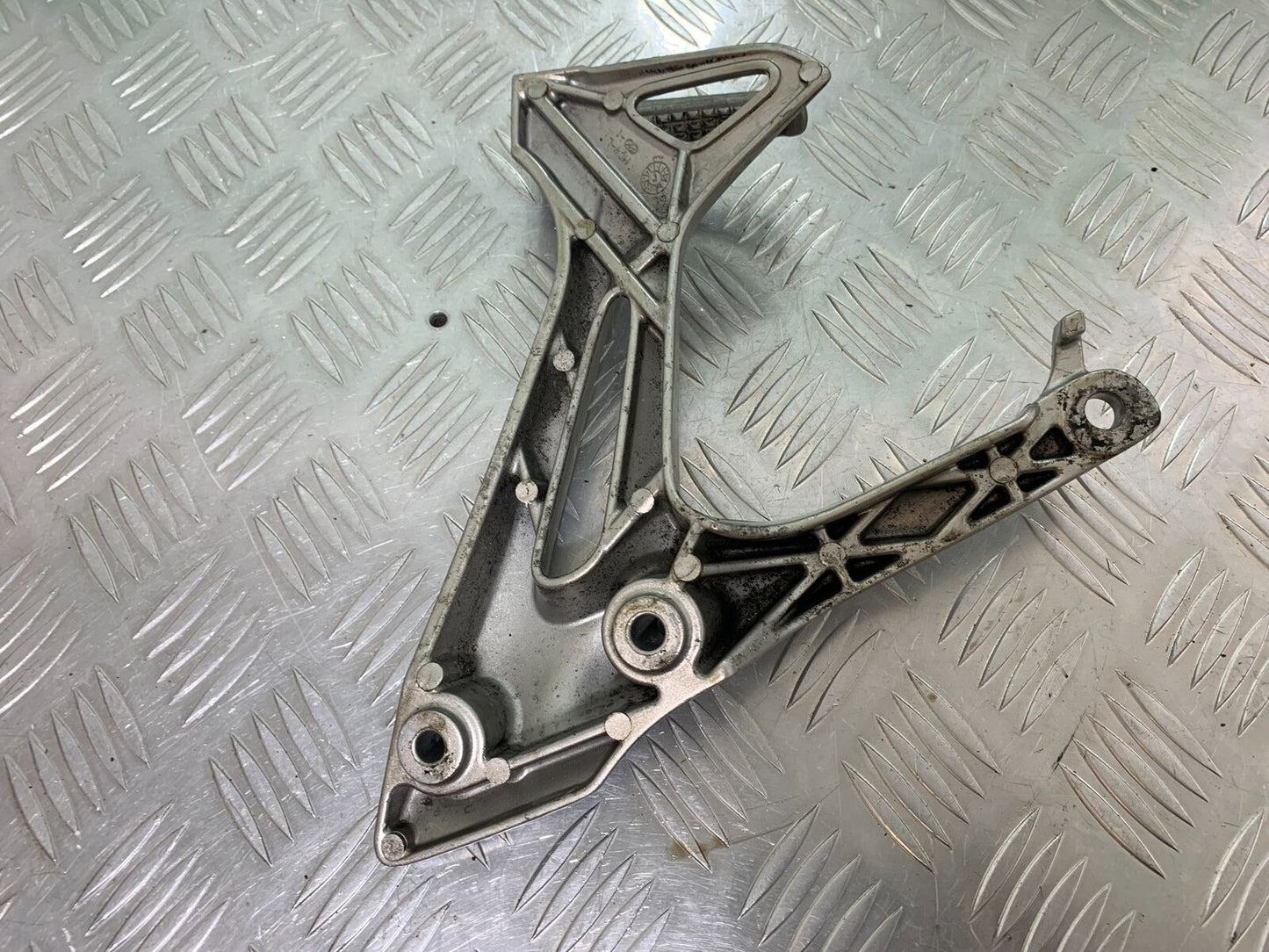 HONDA VFR800 VFR 800 V-TEC LEFT REAR HANGER  YEAR 2002 -09 (CMB1012)