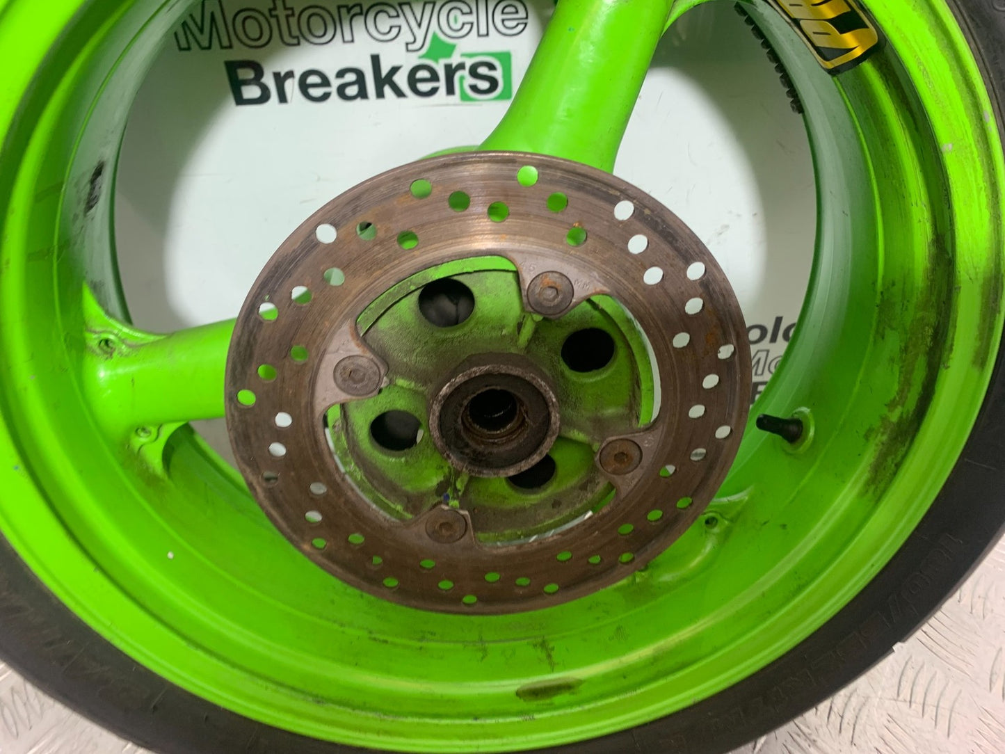 KAWASAKI ZX9R ZX9 C REAR WHEEL AND DISC YEAR 1998-99 (CMB1213)