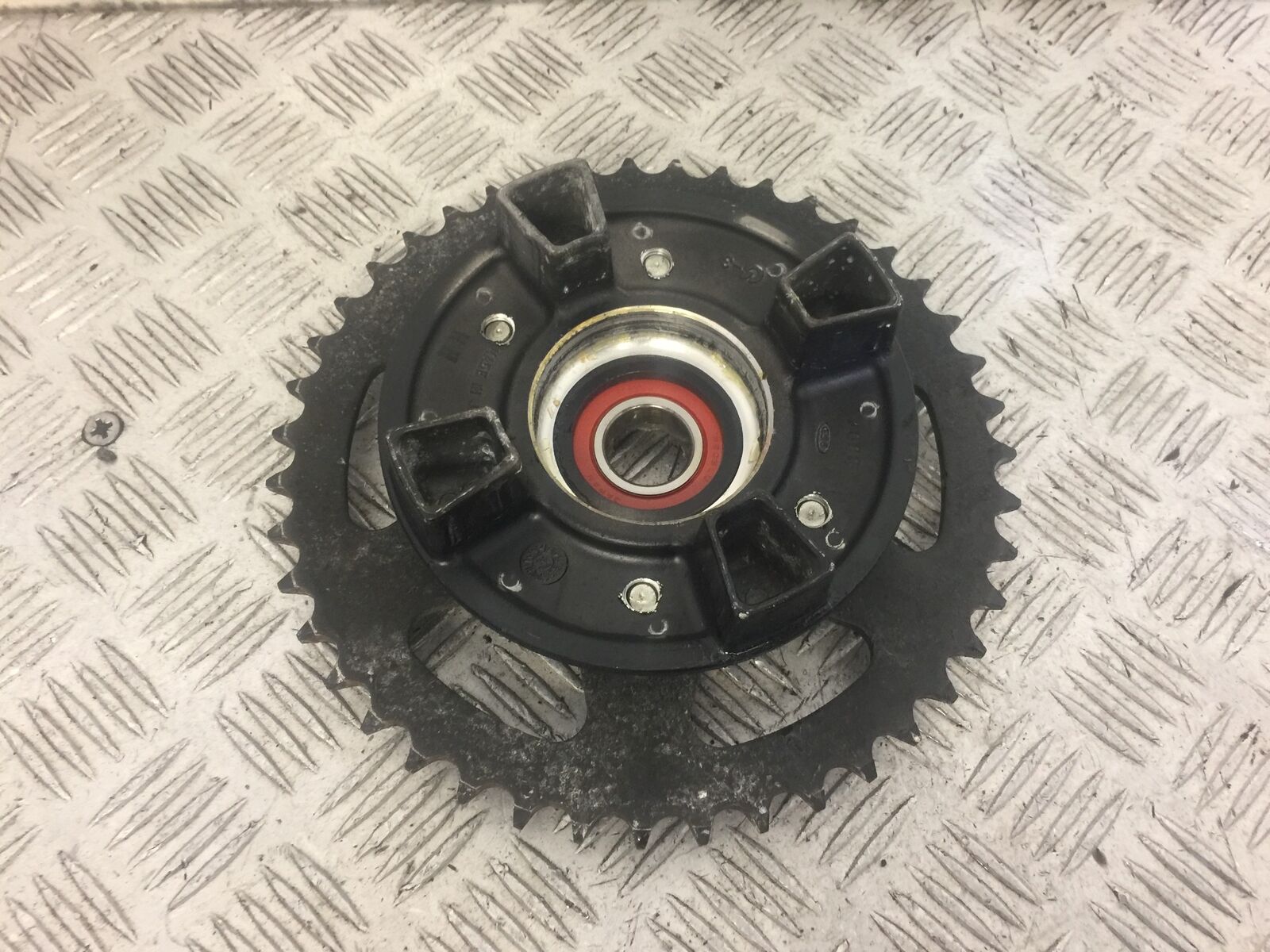 KAWASAKI Z1000 ZR1000 (ABS) REAR SPROCKET CARRIER  YEAR 2015 (STOCK 636)