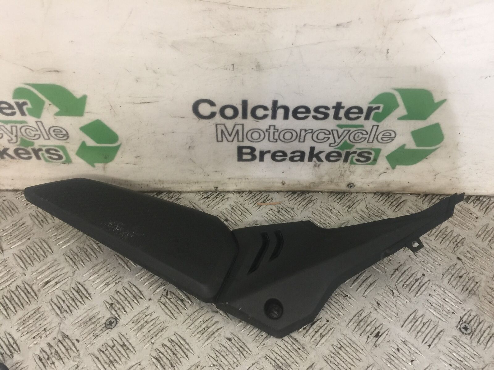 HONDA CB650 R CB 650 R LEFT SEAT PANEL  YEAR 2019-2021 (STOCK 776)