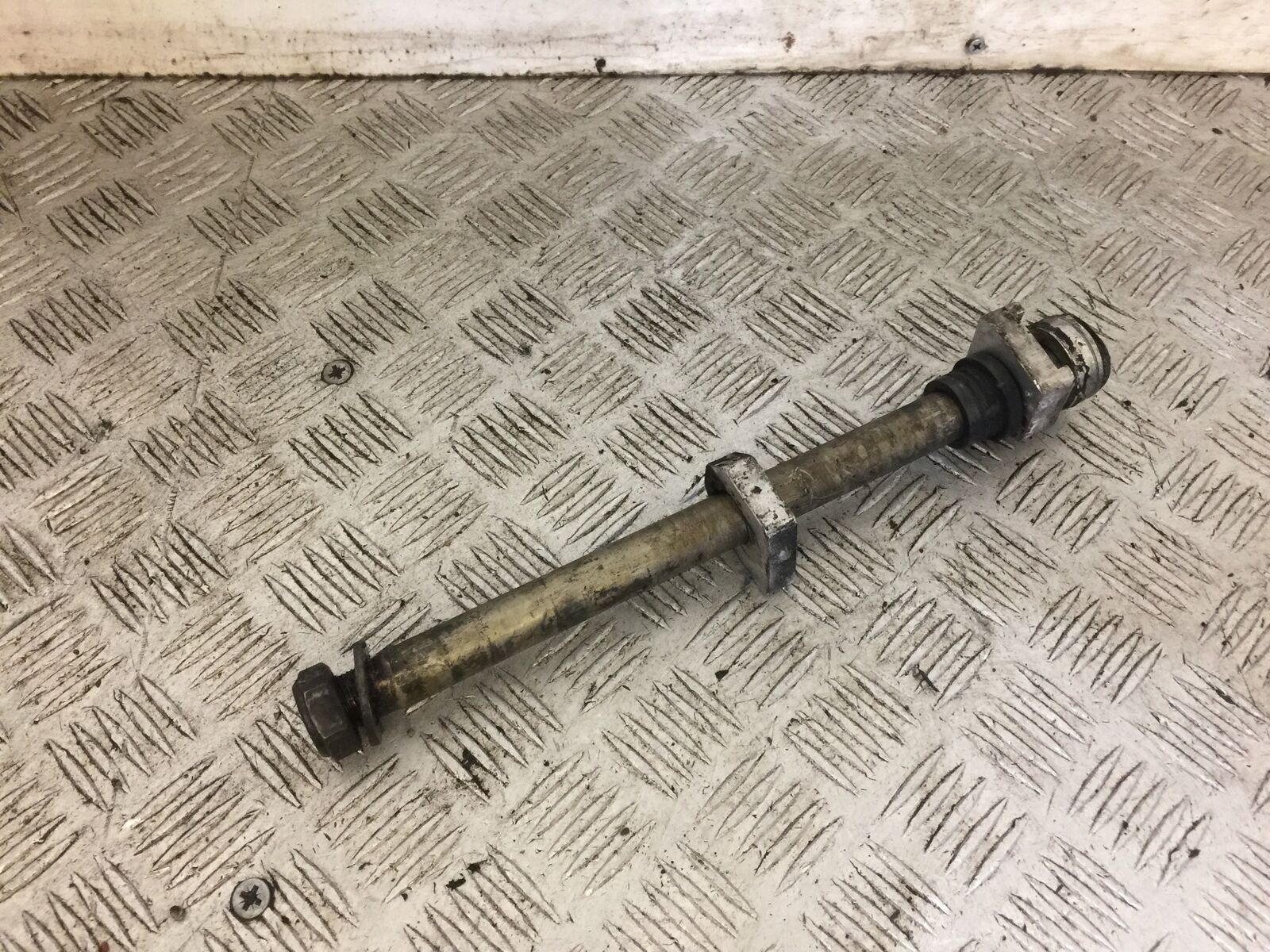 TRIUMPH 675 STREET TRIPLE REAR WHEEL SPINDLE 2008-2012 (STOCK 736)