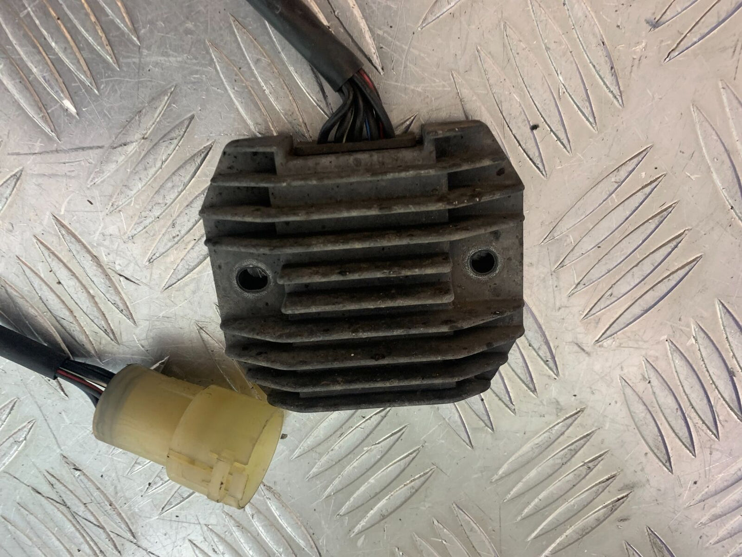 KAWASAKI ZX6R ZX6 J REGULATOR  YEAR 2000 (CMB1129)