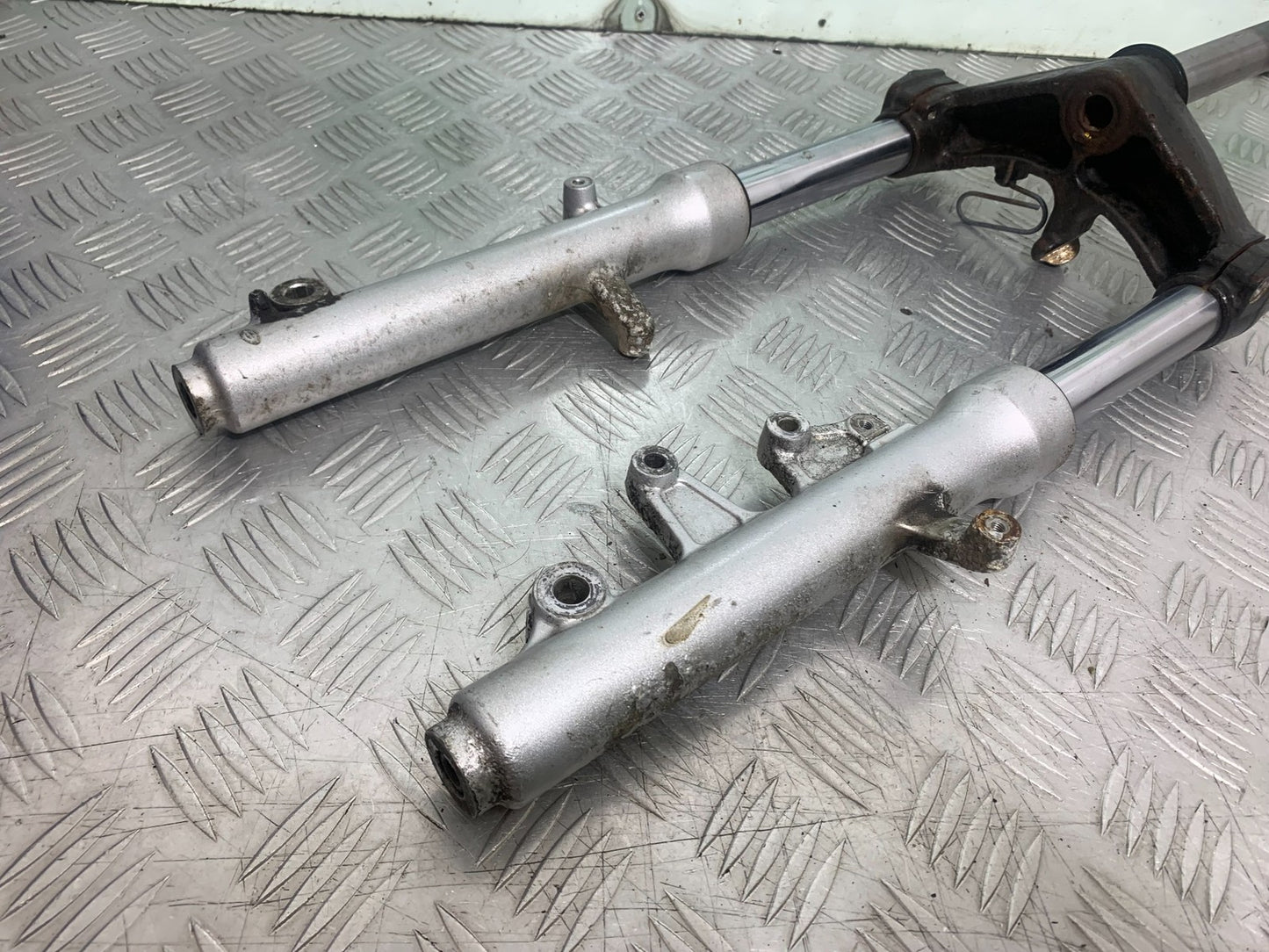 SUZUKI AN 200 UH 200 FORKS AND YOKE  YEAR 2007-2009 (CMB1256)