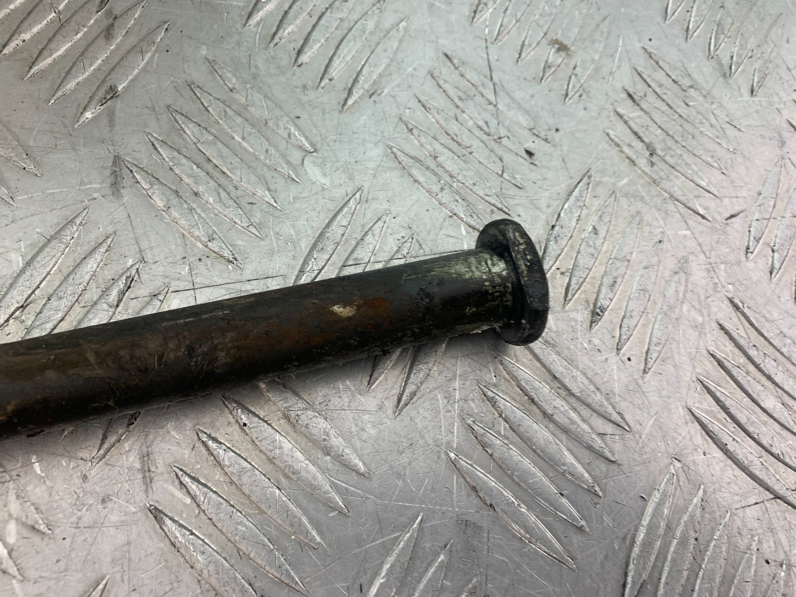 YAMAHA YZF1000 THUNDERACE SWINGARM SPINDLE   YEAR 1997-2000 (CMB1204)