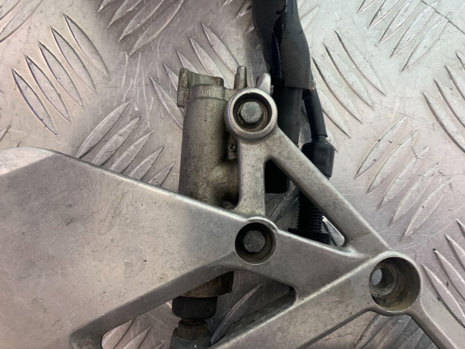 HONDA CBR600 CBR 600 F2 FRONT RIGHT HANGER  YEAR 1991-1994(CMB1133)