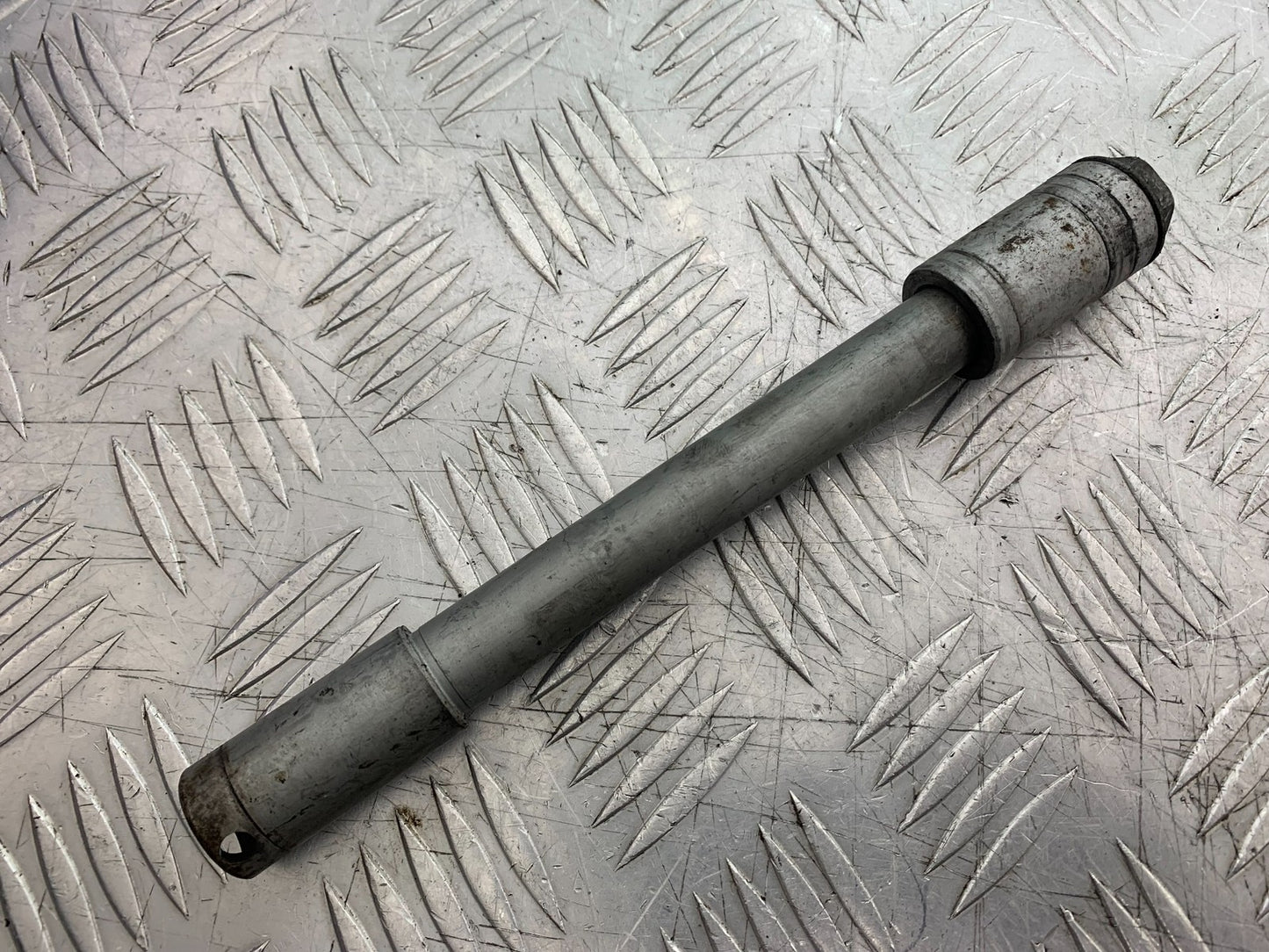 HONDA NT 700 V DEAUVILLE FRONT WHEEL SPINDLE YEAR 2006-2010 (CMB1298)