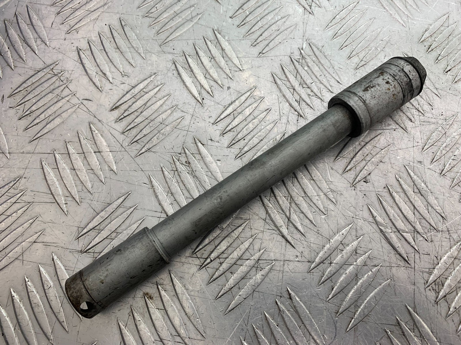 HONDA NT 700 V DEAUVILLE FRONT WHEEL SPINDLE YEAR 2006-2010 (CMB1298)