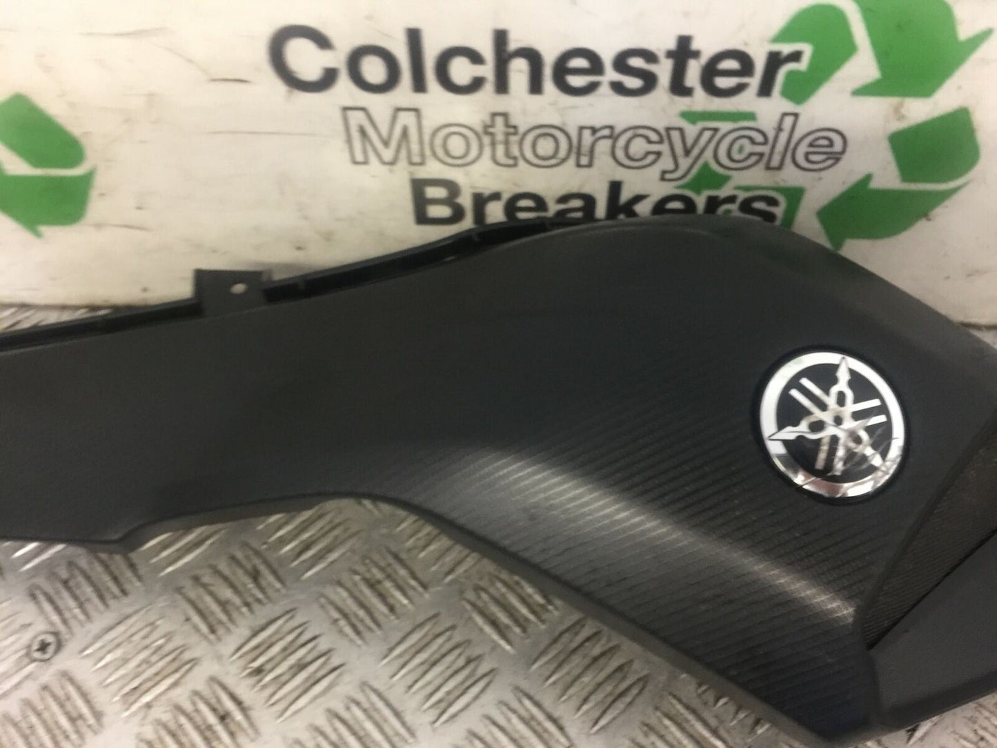 YAMAHA MT07 MT-07 RIGHT TANK COWL   YEAR 2014 (STOCK 467)