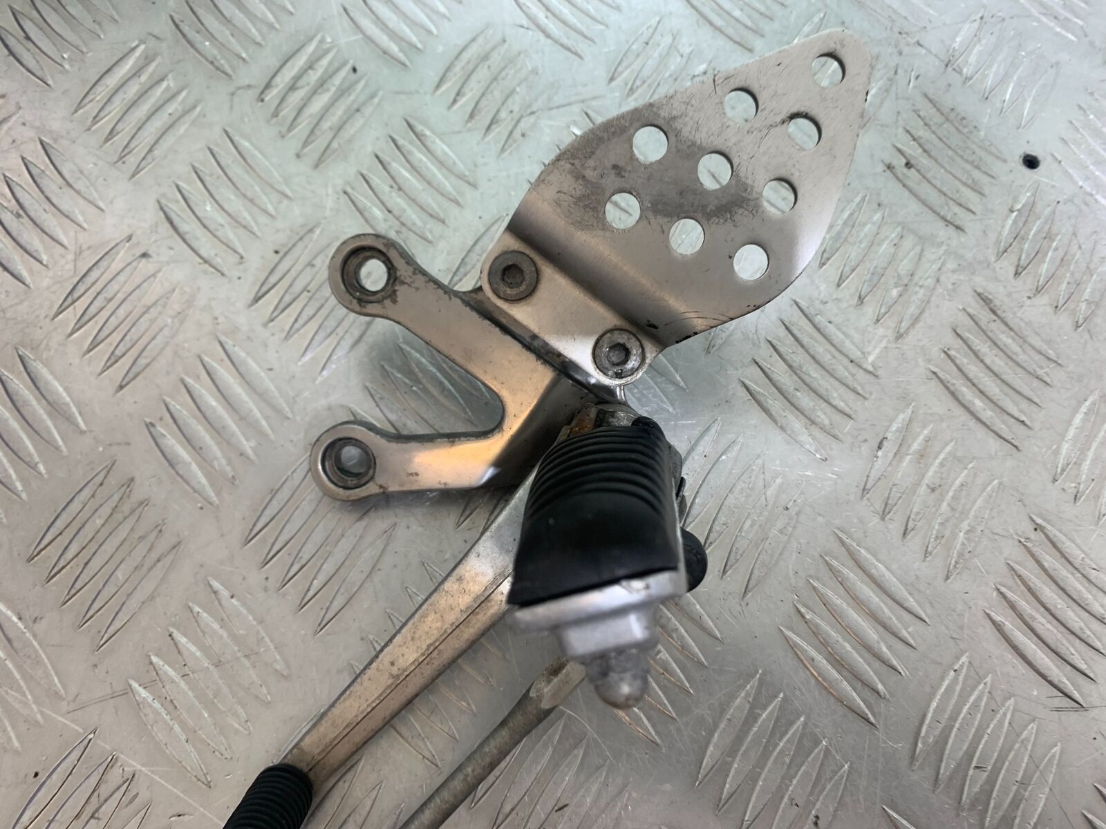 KAWASAKI ZX6R ZX6 J FRONT LEFT HANGER   YEAR 2000 (CMB1129)
