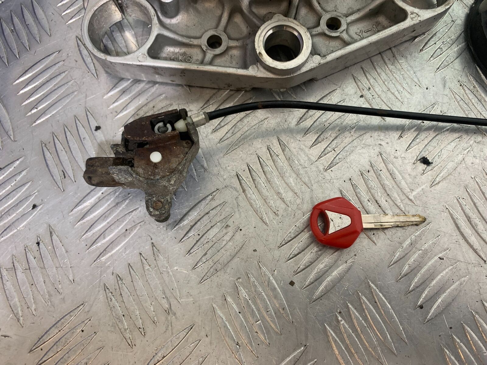 YAMAHA XJR1300 XJR 1300 LOCKS AND KEY   YEAR  1999-2003 (CMB1119)