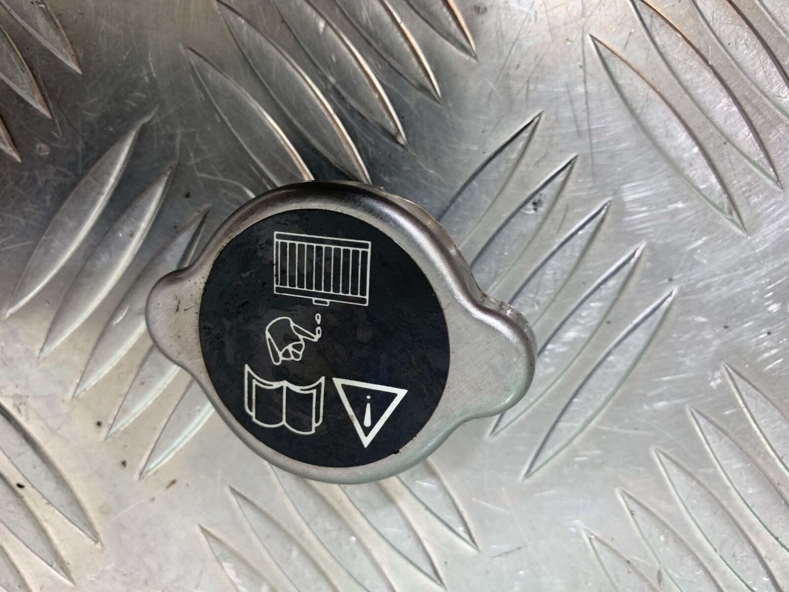 TRIUMPH TIGER 800 XC RADIATOR CAP   YEAR 2011-2014 (CMB1022)