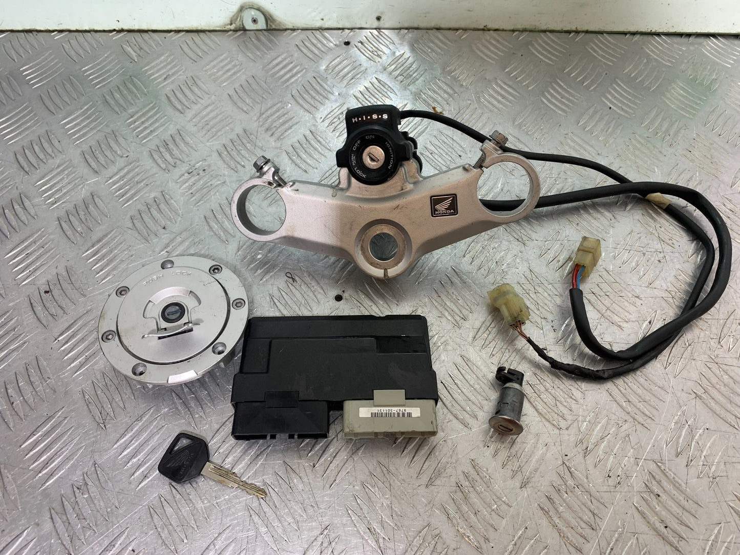 HONDA VFR800 VFR 800 V-TEC ECU LOCKS KEY  YEAR 2002 -09 (CMB1296)