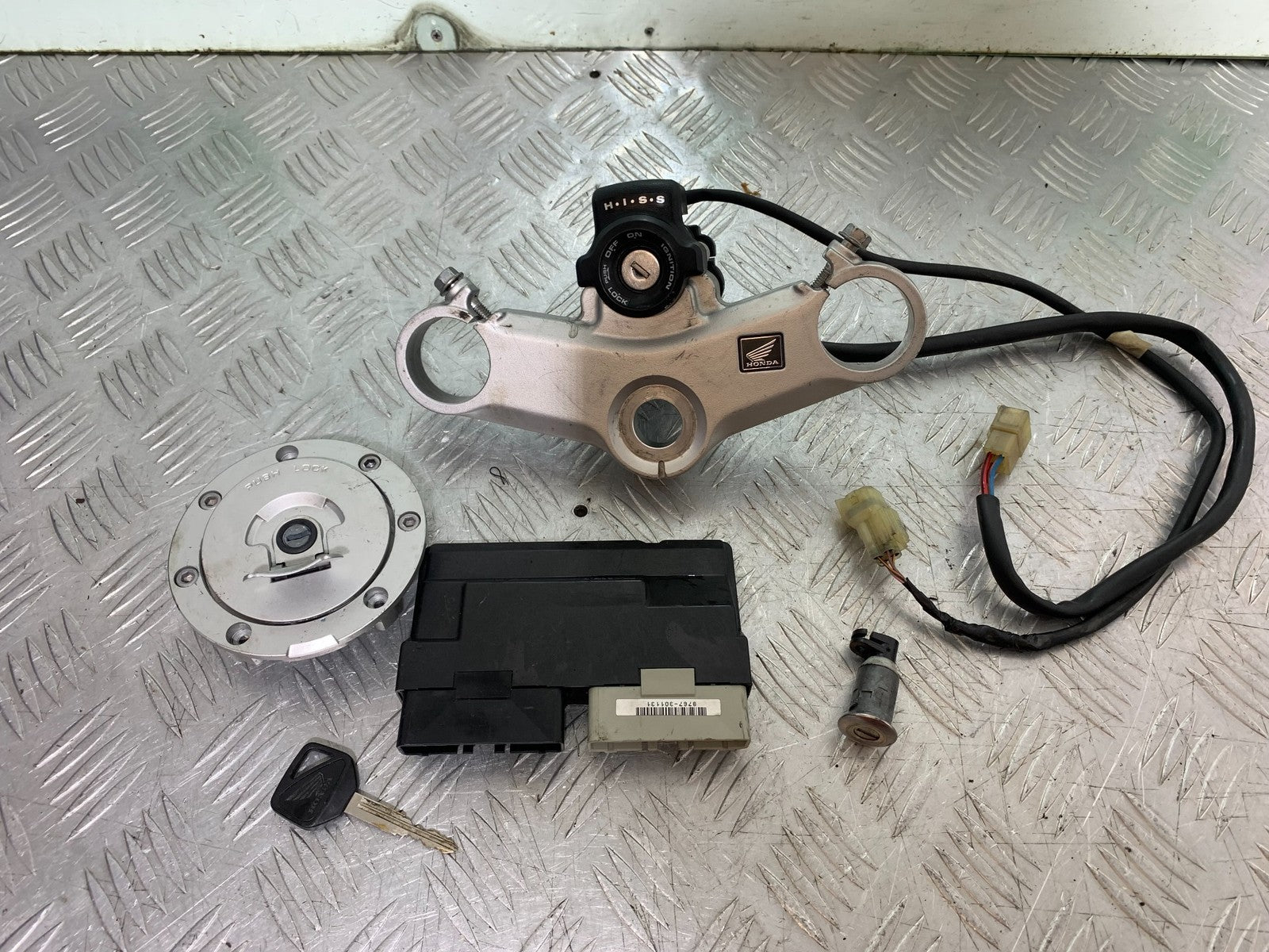 HONDA VFR800 VFR 800 V-TEC ECU LOCKS KEY  YEAR 2002 -09 (CMB1296)