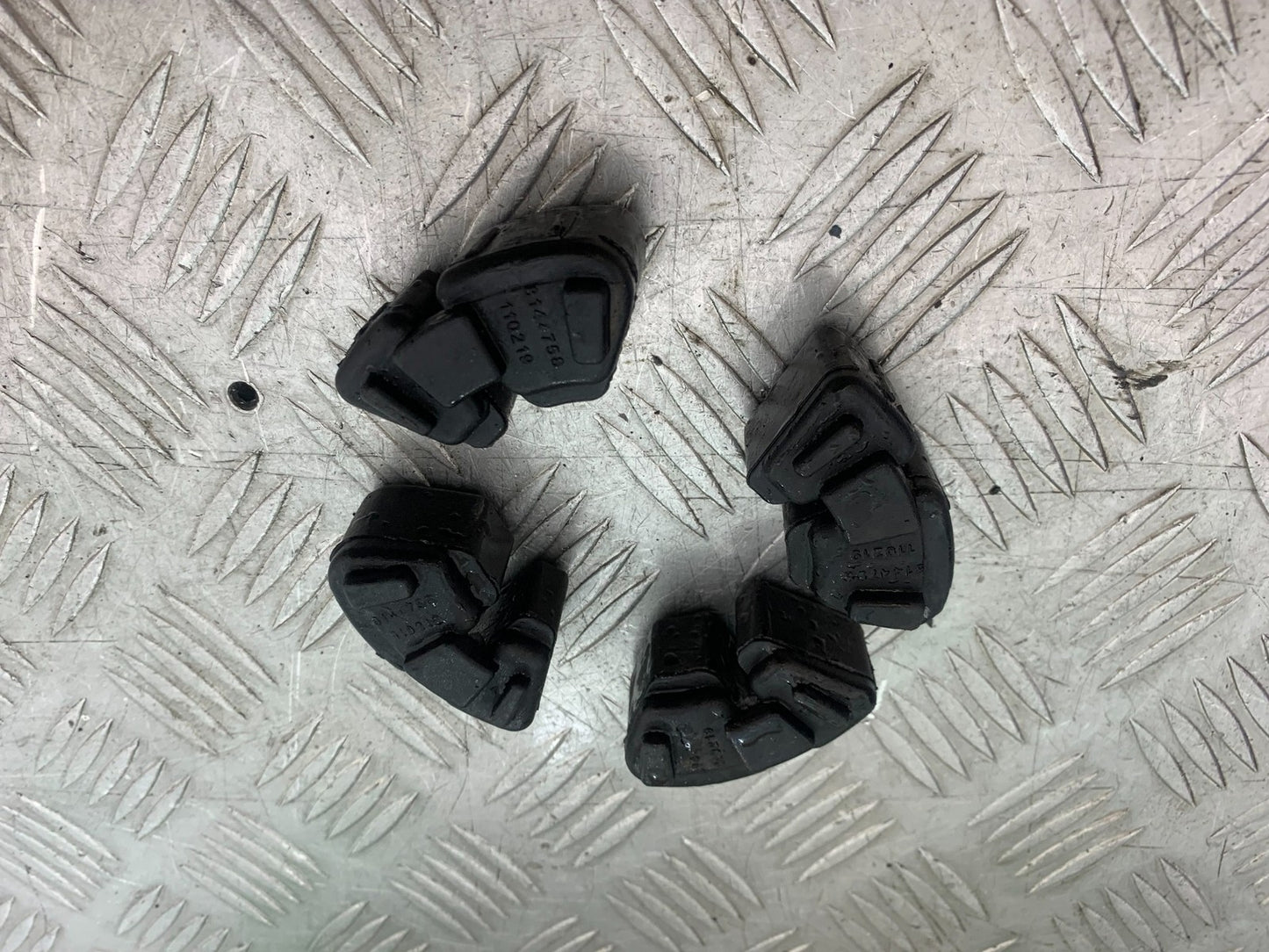 APRILIA 650 PAGASO STRADA CUSH DRIVE RUBBERS   YEAR 2005-2010 (CMB1260)