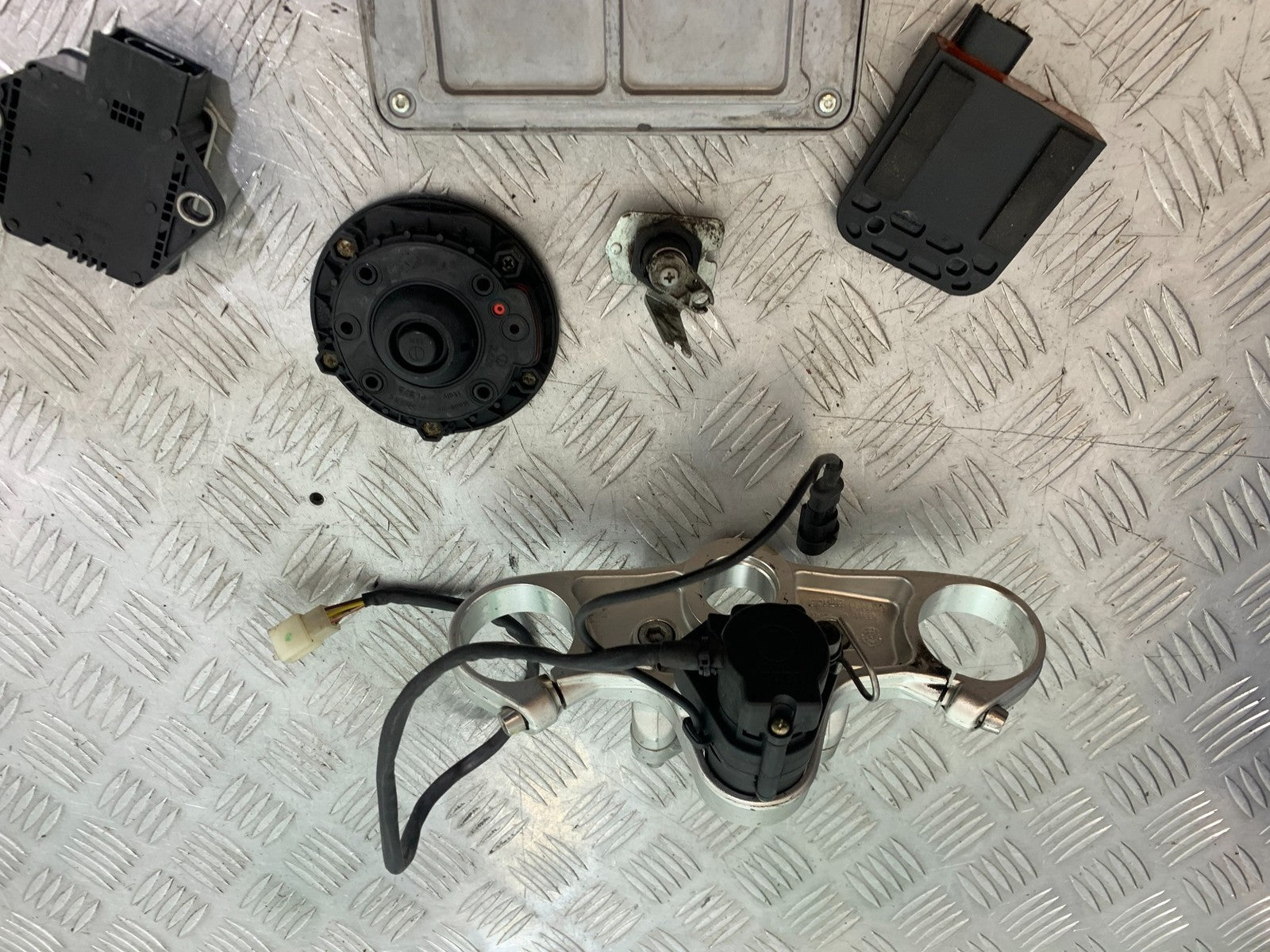 APRILIA TUONO 1000 V4R ECU LOCKS KEYS  YEAR 2011-13  (CMB1316)