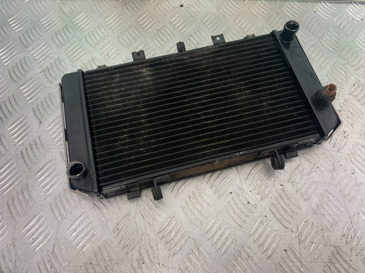 KAWASAKI Z750 Z 750 RADIATOR YEAR 2004-2006  (CMB1234)