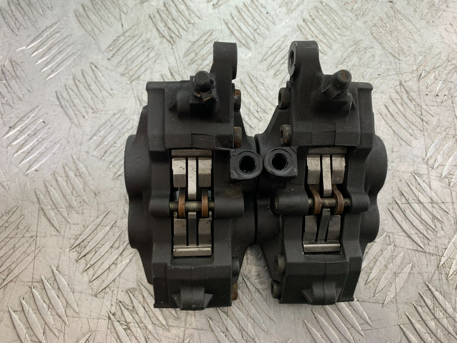 TRIUMPH 955I SPRINT RS FRONT CALIPERS YEAR 1999-03 (CMB1313)