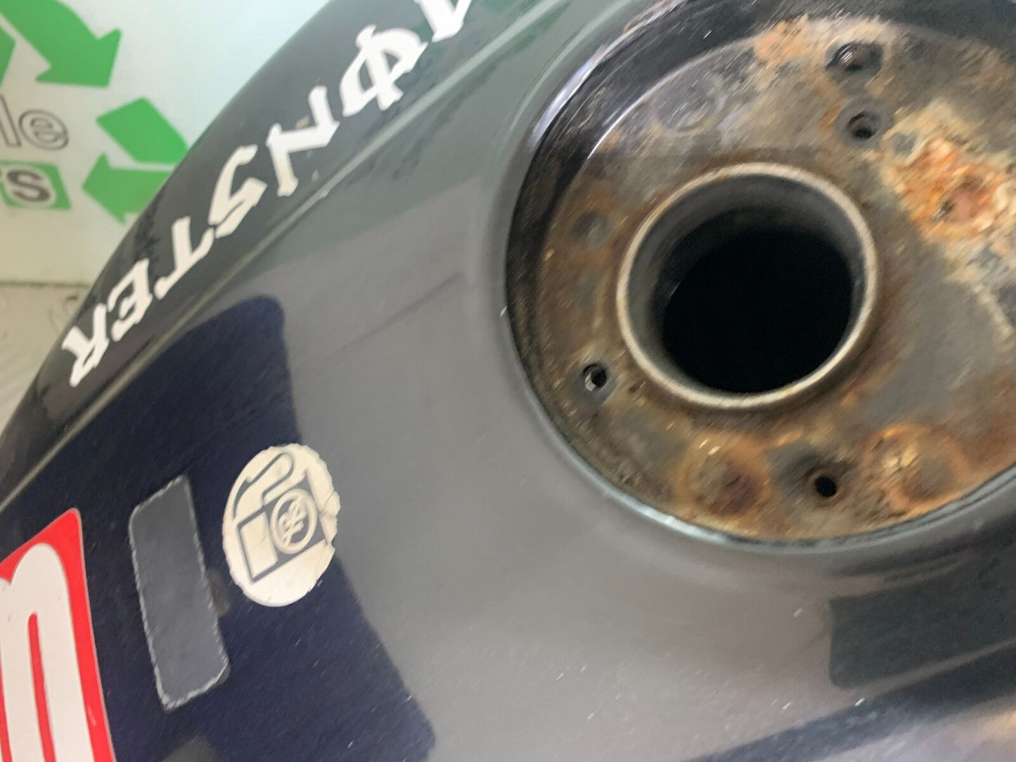 YAMAHA YZF600 YZF 600 THUNDERCAT PETROL TANK 1996-2003 (CMB1134)