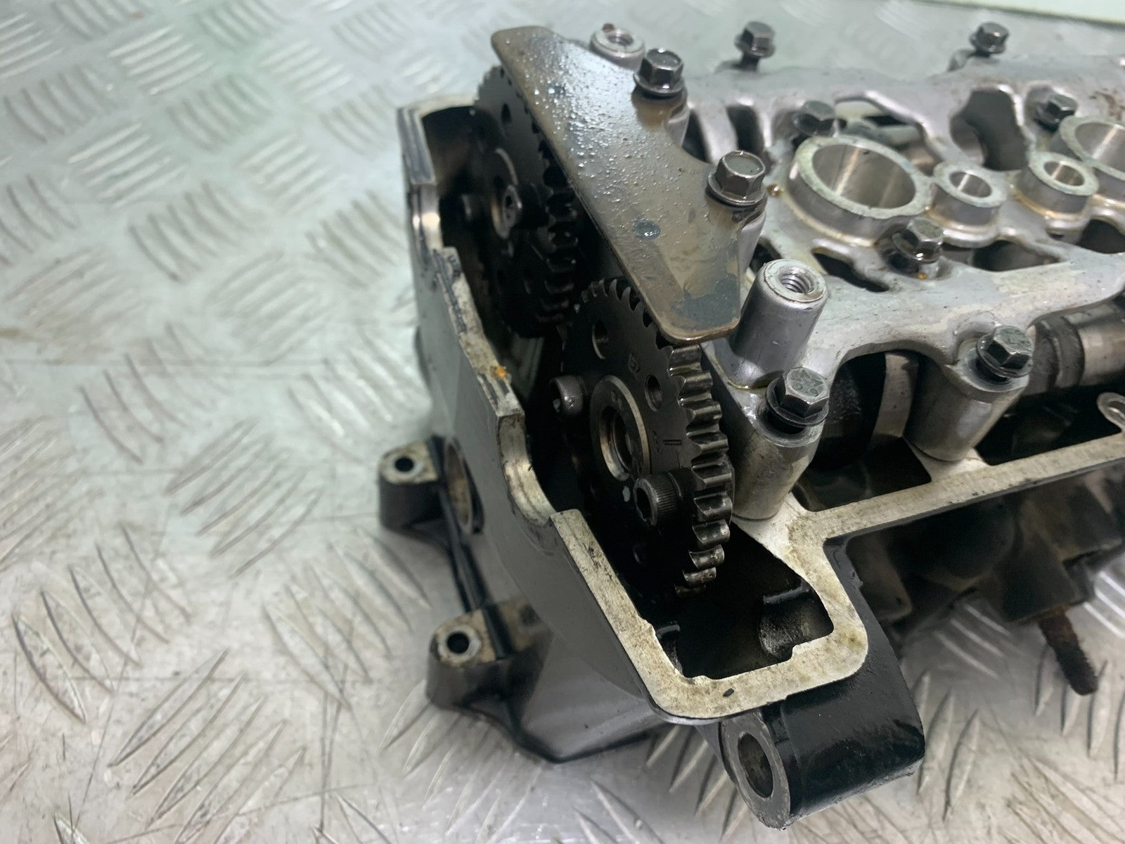 TRIUMPH 675 STREET TRIPLE R CYLINDER HEAD AND CAMS   YEAR 2012 (CMB1221)