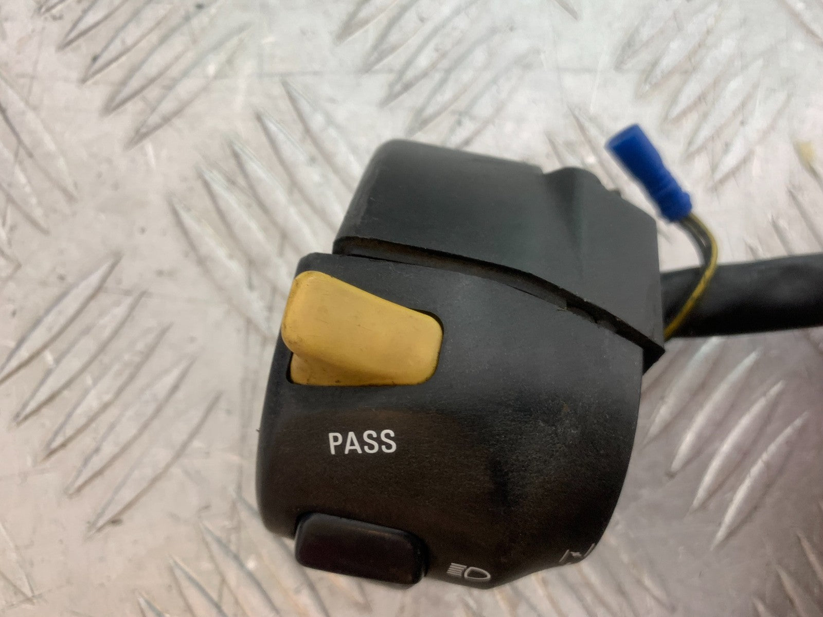 SUZUKI GS500 GS 500 LEFT SWITCH GEAR  YEAR 2001-2008 (CMB1254)