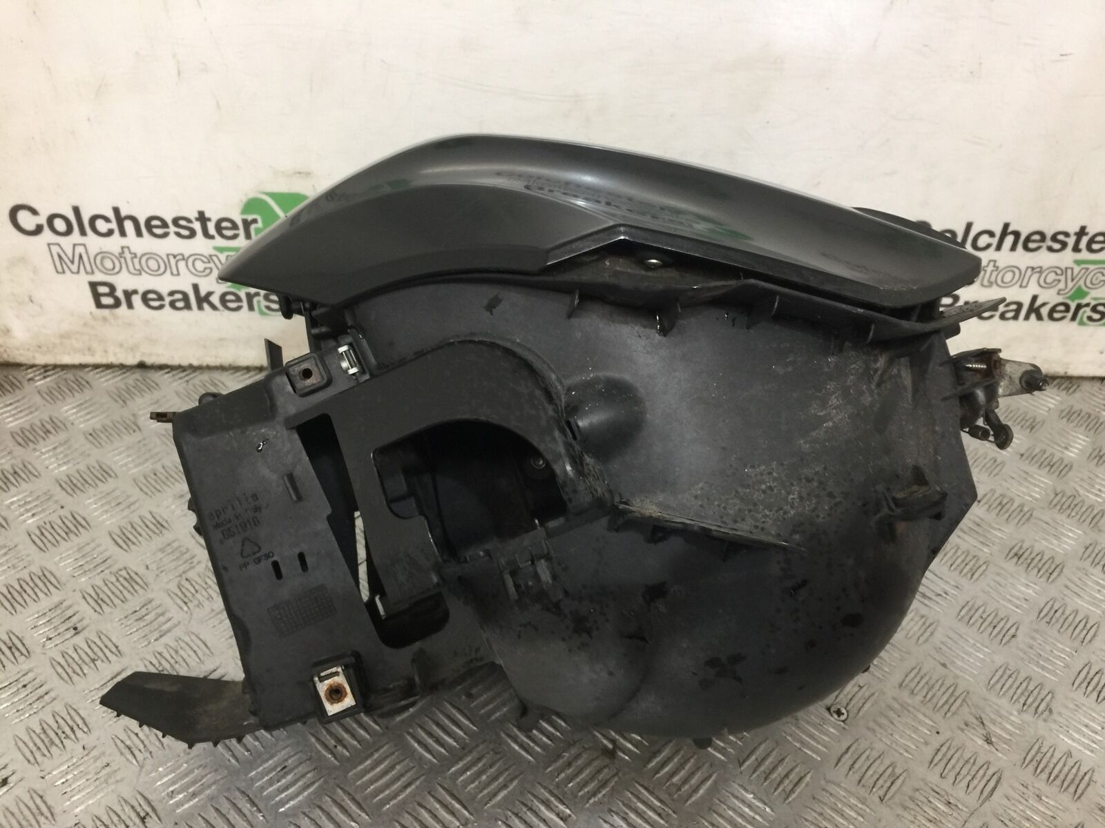 APRILIA 850 MANA AUTOMATIC HELMET COMPARTMENT YEAR 2007-2012  (STOCK 875)