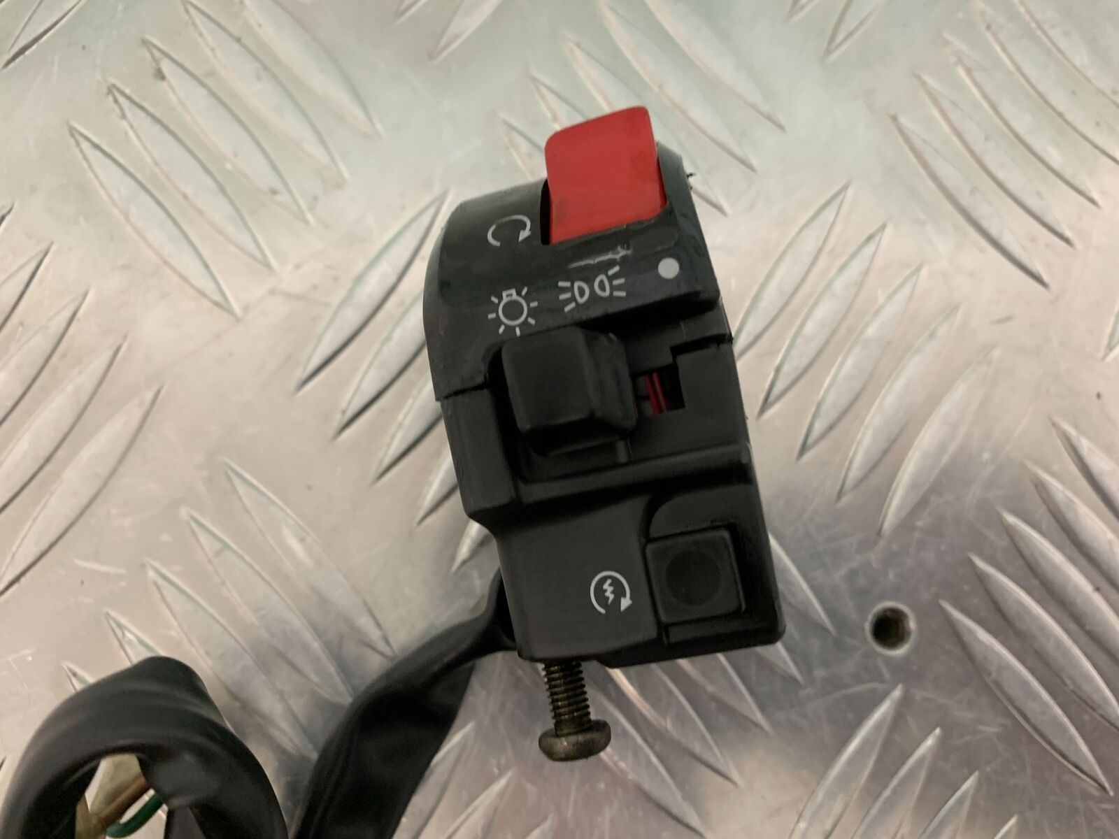 YAMAHA FZS600 FAZER 600 RIGHT SWITCH GEAR  YEAR 1998-2001 (STOCK 958)