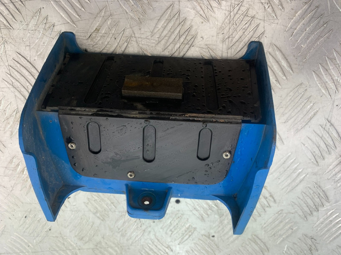 SUZUKI GP100 GP 100 TAIL PIECE   YEAR 1978-1988 (CMB1259)