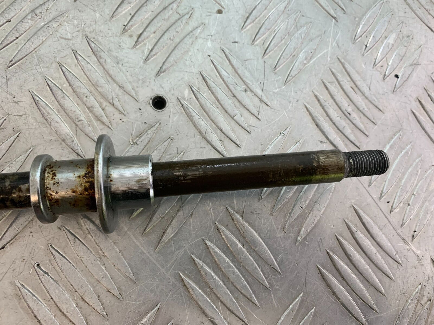 SUZUKI VS1400 VS 1400 INTRUDER FRONT WHEEL SPINDLE  YEAR 1988 (CMB1077)