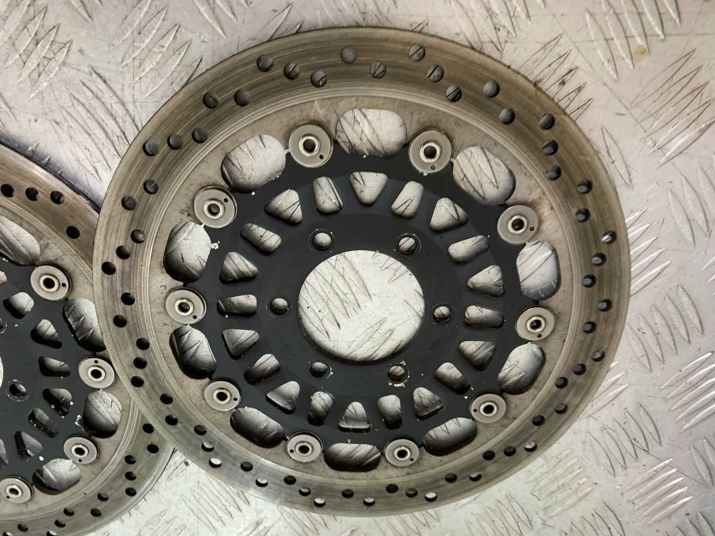TRIUMPH 955I SPRINT RS FRONT DISCS  YEAR 1999-03 (CMB1313)