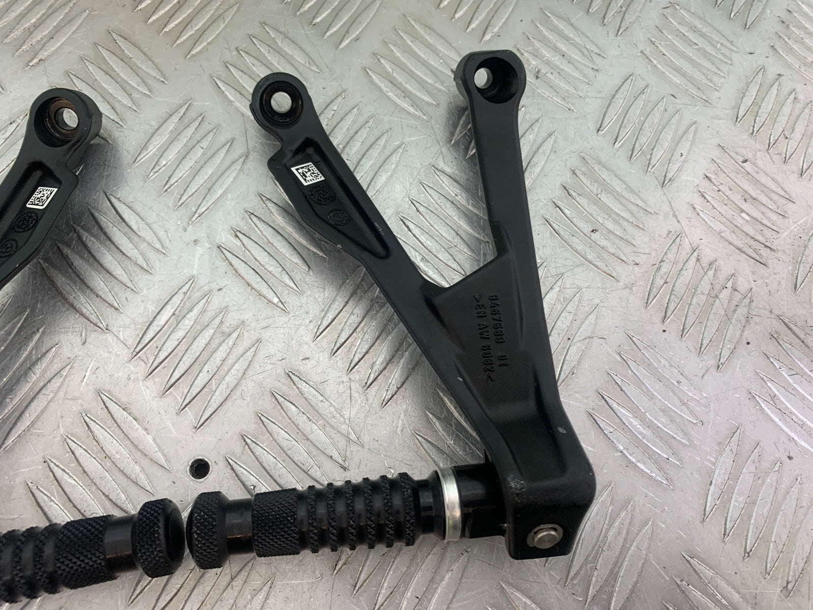 BMW M1000 R REAR HANGERS AND PEGS YEAR 2023-2024 (CMB1140)