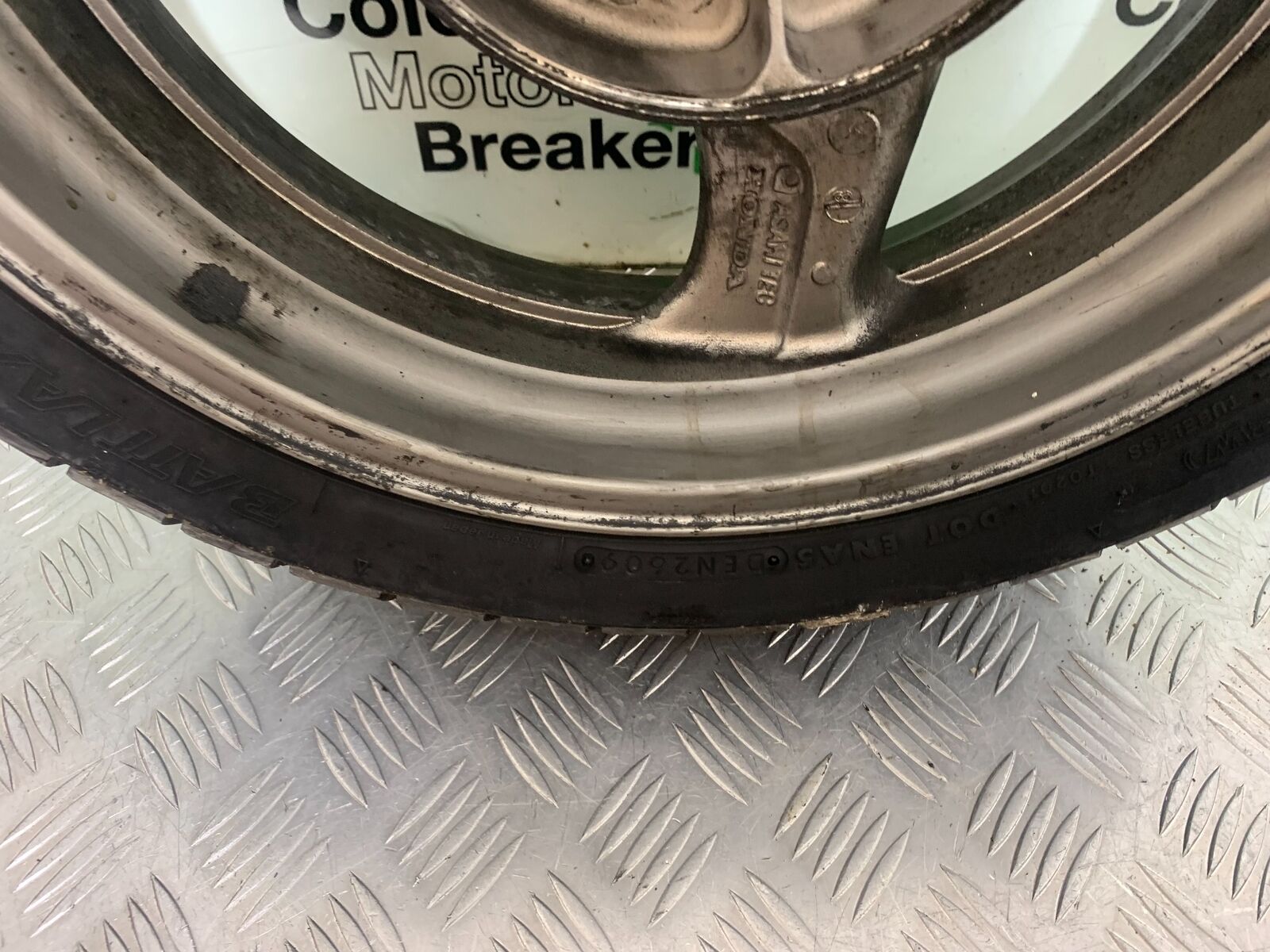 HONDA CBR1100 BLACKBIRD REAR WHEEL  YEAR 1999-2005  (CMB1103)
