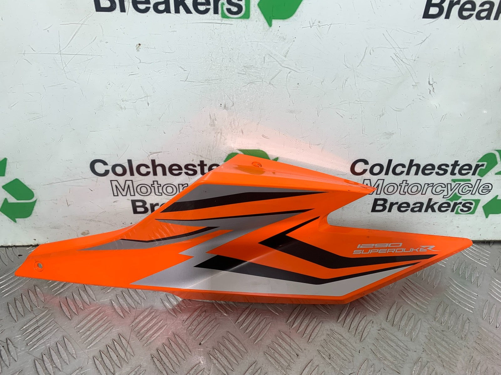 KTM 1290 SUPER DUKE R RIGHT FAIRING PANEL  YEAR 2020-2024 (CMB1272)