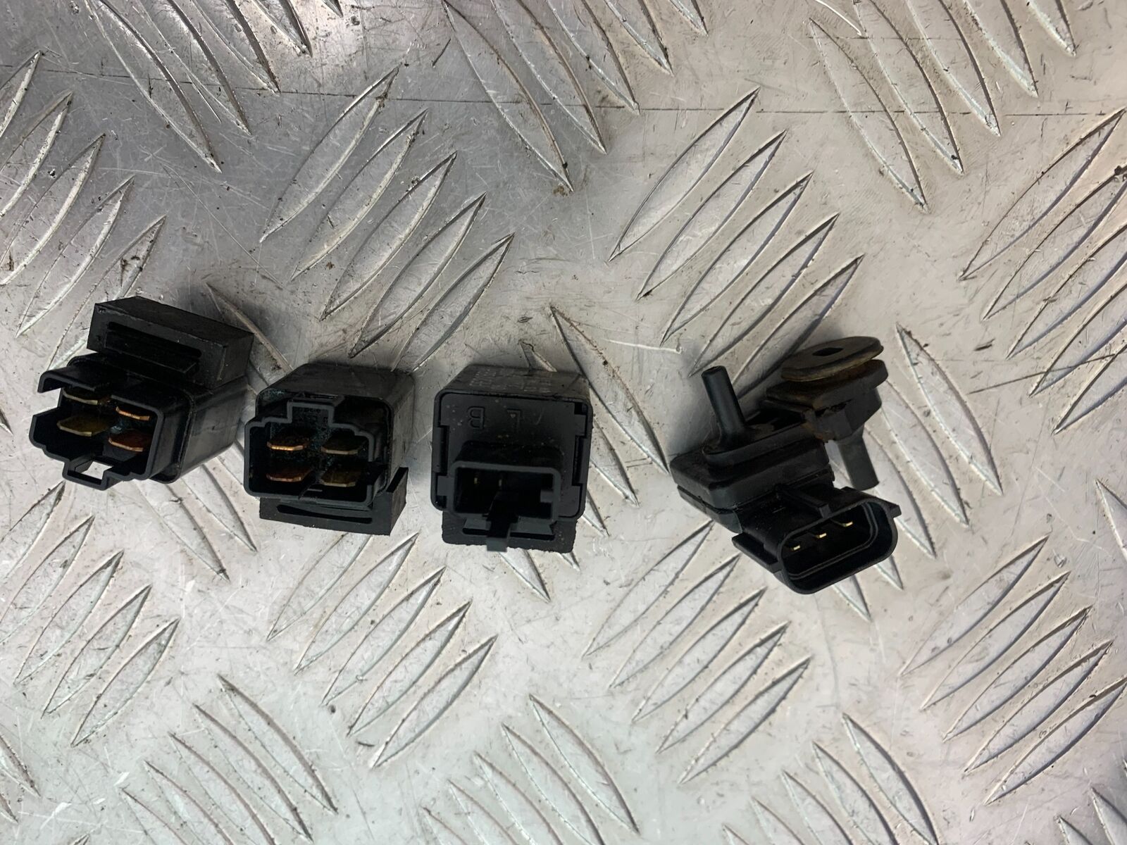 KAWASAKI Z750 Z 750 RELAYS  YEAR 2004-2006  (CMB1104)