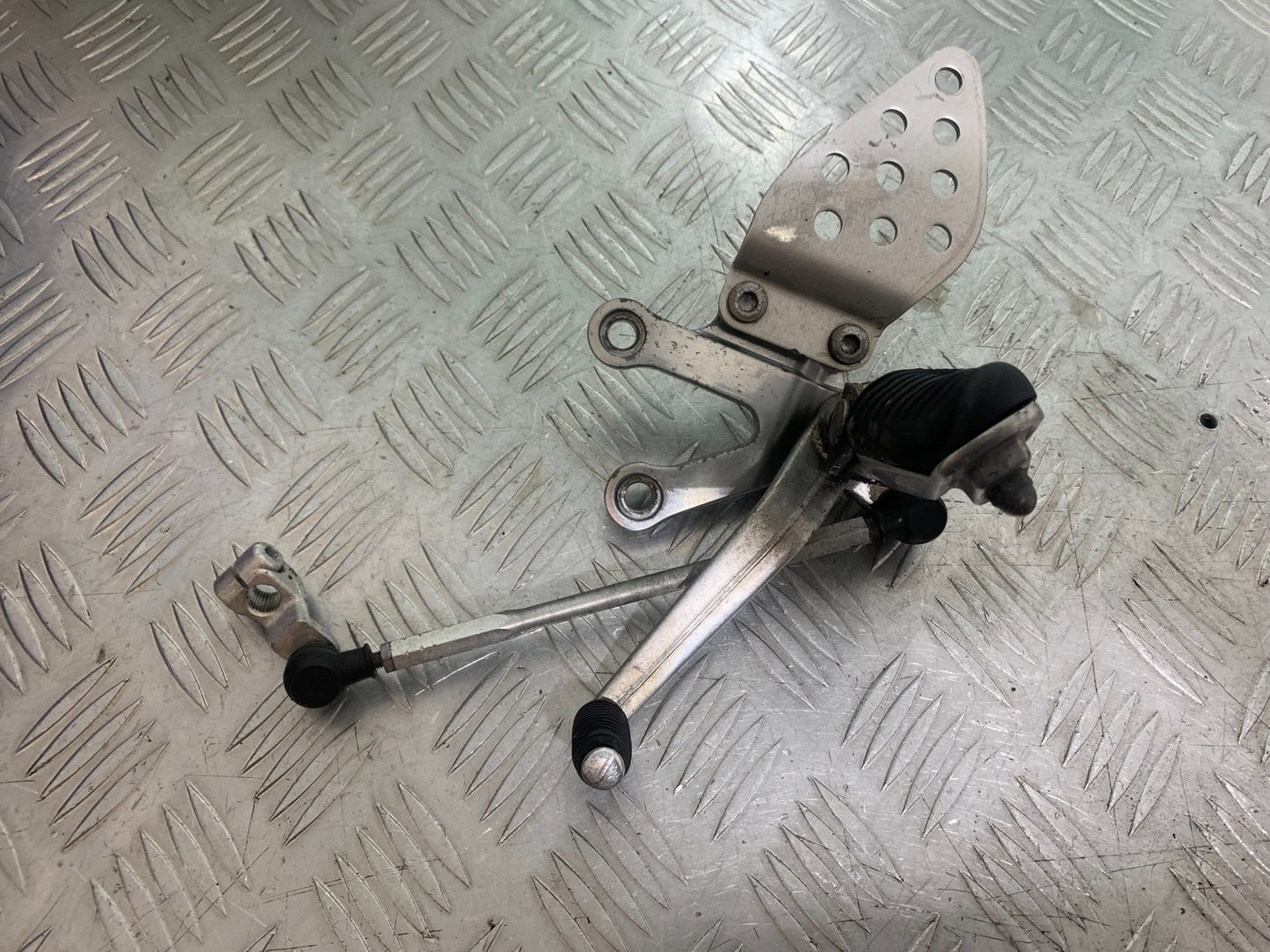 KAWASAKI ZX9R ZX9 E1 FRONT LEFT HANGER YEAR 2000-01 (CMB1171)