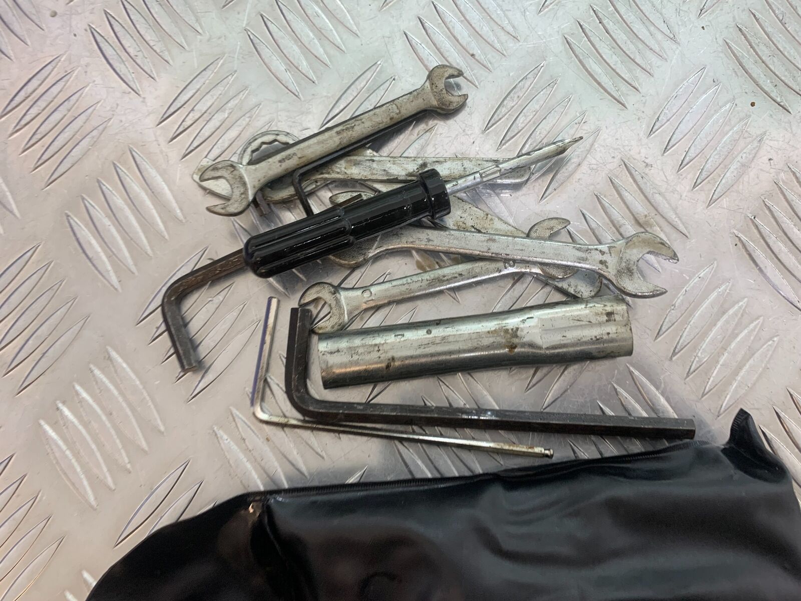 KAWASAKI Z1000 Z 1000 SX TOOL KIT   YEAR 2011-13 (CMB1000)