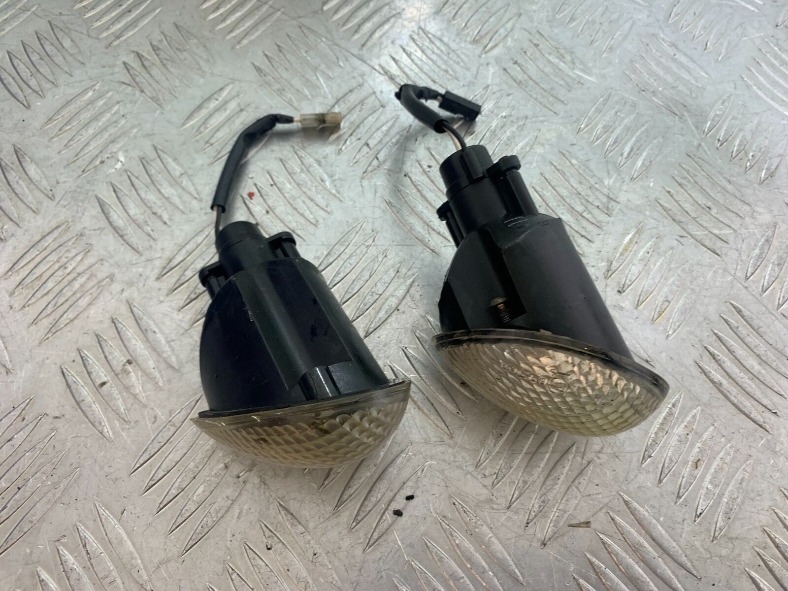 TRIUMPH 955i SPRINT ST FRONT INDICATORS YEAR 1999-2004 (CMB1124)