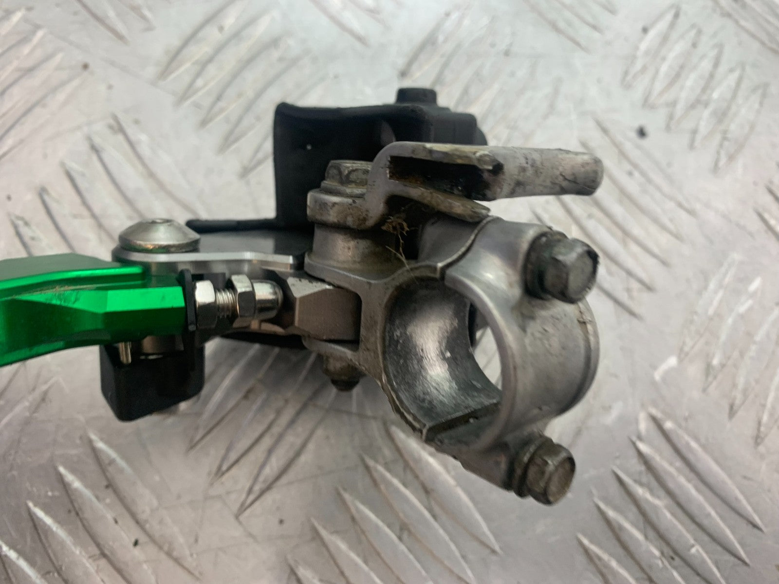 KAWASAKI KXF250 KXF 250 CLUTCH LEVER AND BRACKET   YEAR 2006-2008 (CMB1309)