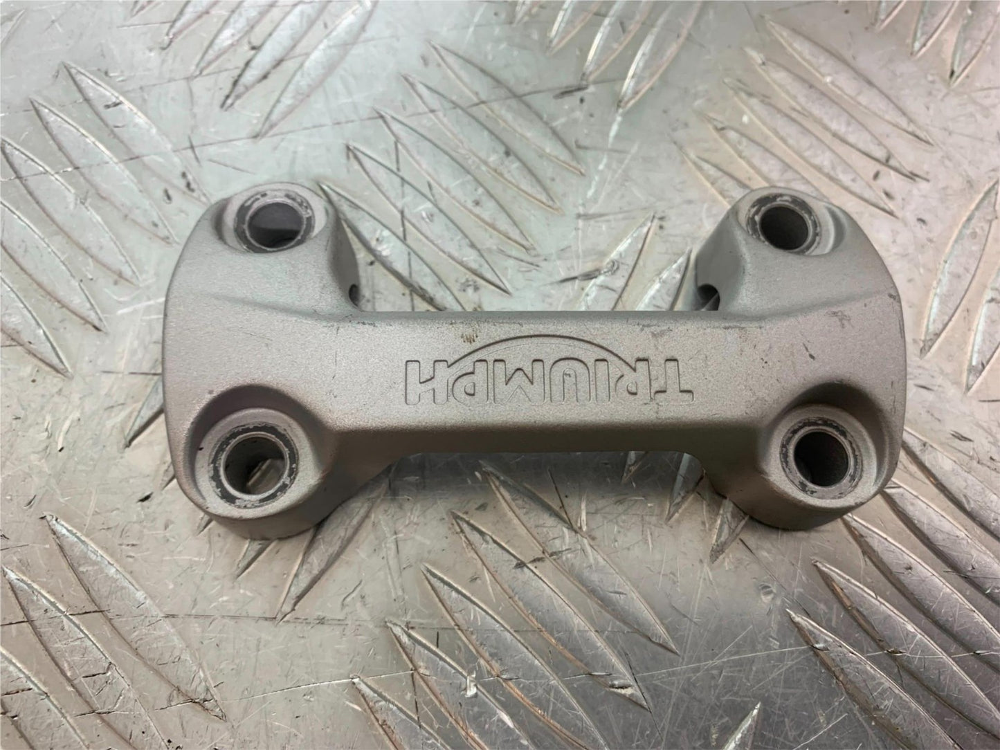 TRIUMPH TRIDENT 660 HANDLEBAR CLAMP YEAR 2021-2024 (CMB1295)