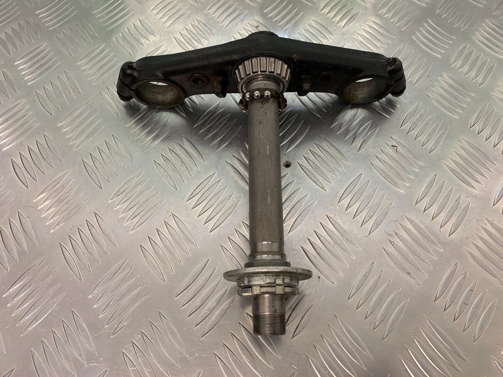 HONDA CBR1100 BLACKBIRD BOTTOM YOKE   YEAR 1996-1998 (STOCK 936)