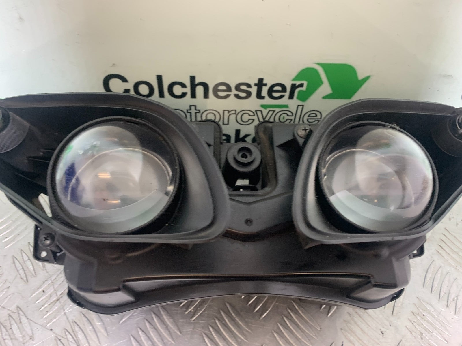 YAMAHA YZF R1 14 B BIG BANG HEADLIGHT   2009-14 (CMB1175)