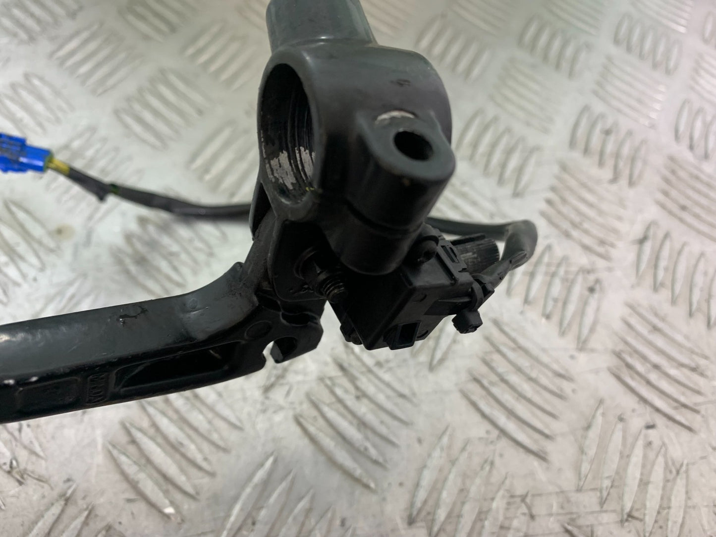 KTM DUKE 125 CLUTCH LEVER AND BRACKET   YEAR 2012-2016 (CMB1317)
