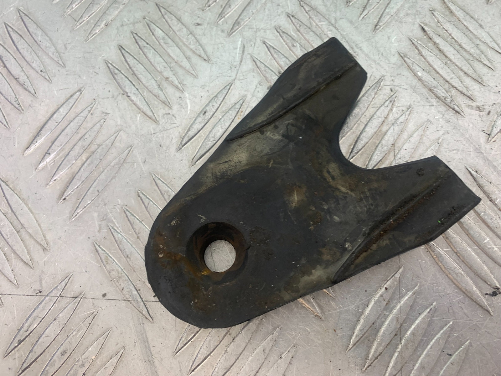 YAMAHA XV535 XV 535 VIRAGO PETROL TANK RUBBER MOUNT  YEAR 1994-02 (CMB1162)
