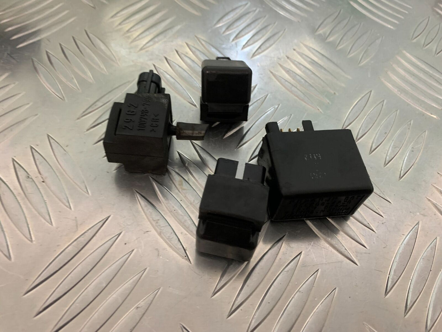 SUZUKI GSX1250 GSX 1250 FA RELAYS   YEAR 2010-2014 (STOCK 935)