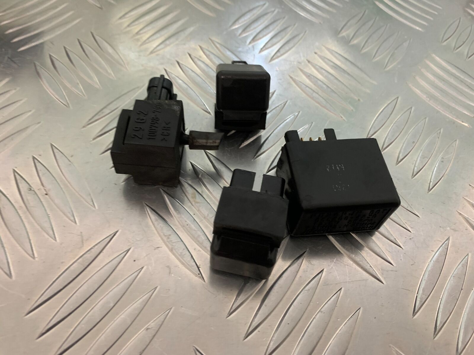 SUZUKI GSX1250 GSX 1250 FA RELAYS   YEAR 2010-2014 (STOCK 935)